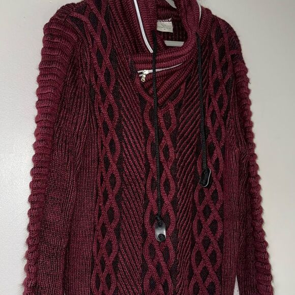 Elegant Burgundy Turtleneck Sweater with Cable Knit Design - Picture 6 of 14